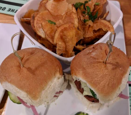 The Quarter Barrel signature dishes Pulled Pork Sliders
Breakfast Tacos
Shrimp ‘N’ Eggs Benny